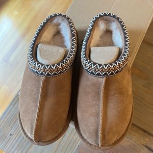 UGG Tasman slipper - Youth Size 5 - brand new!